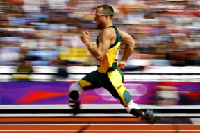 著名球星退役后投身公益持续为青少年篮球注入力量，篮球明星退役