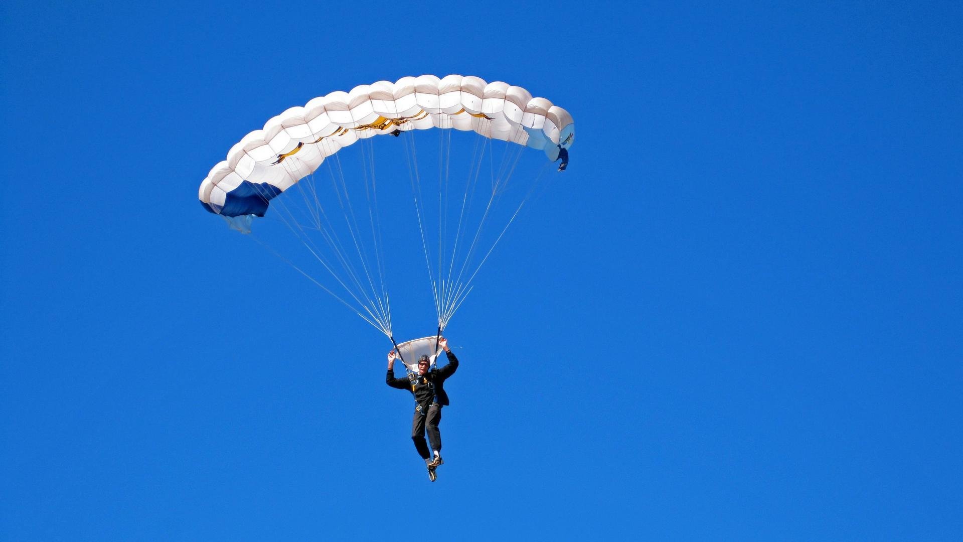 世界田径：肯尼亚选手再次创造奇迹，刷新赛场纪录！，肯尼亚田径运动员