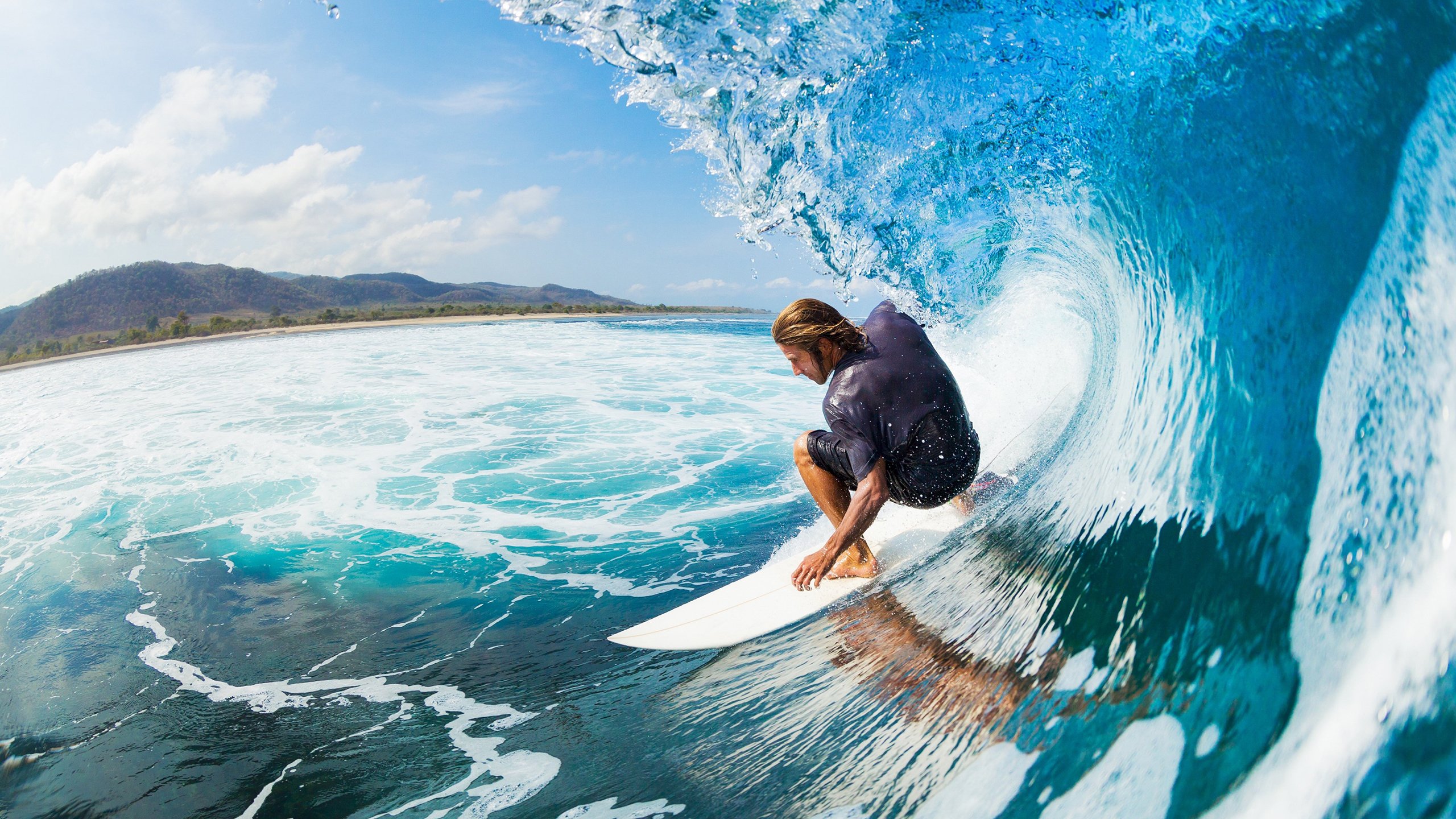 澳大利亚接力队冲线瞬间点燃赛场，澳大利亚女子游泳接力队员