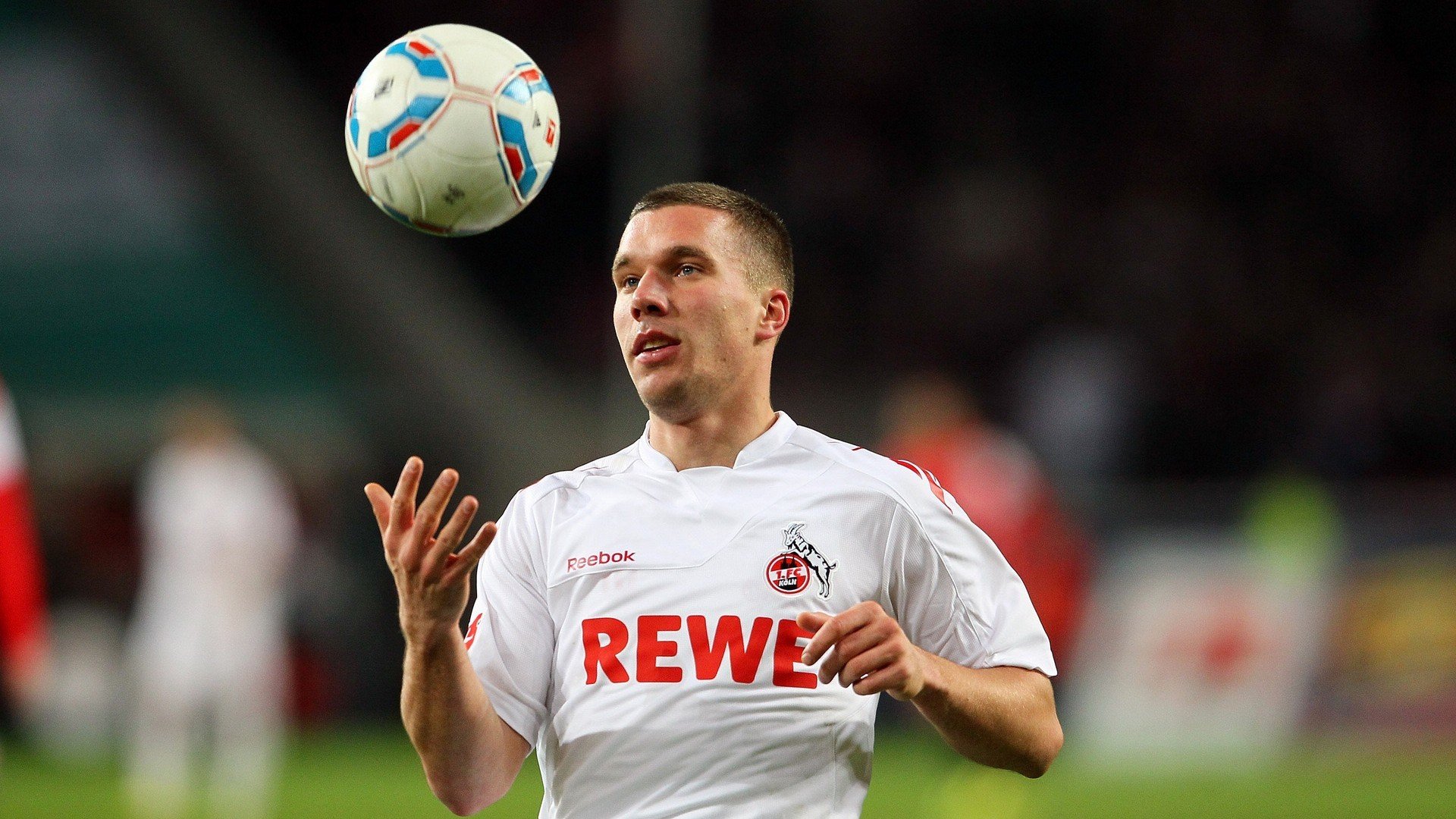 阿伦·斯密斯：以冷静思维指挥全黑队进攻，让比赛节奏变得流畅